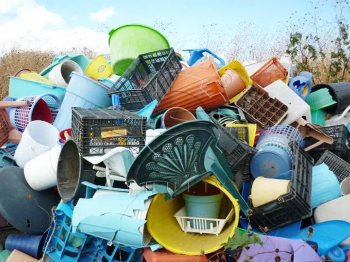 various hard waste plastics