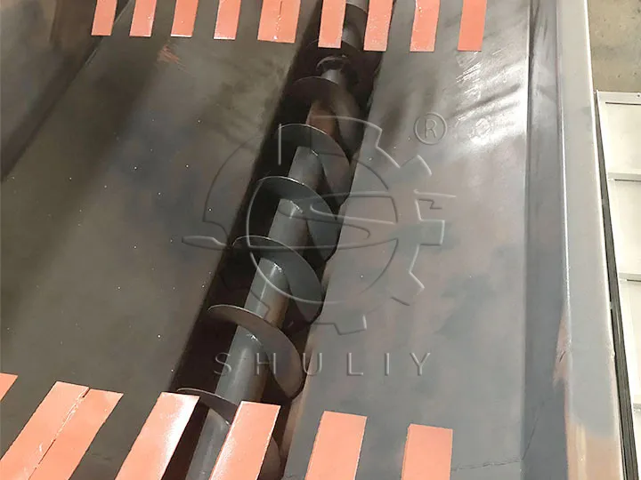 screw conveyor at the bottom of plastic washing tank