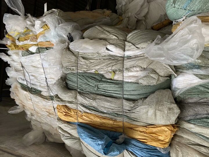 sacos de resíduos de cimento coletados