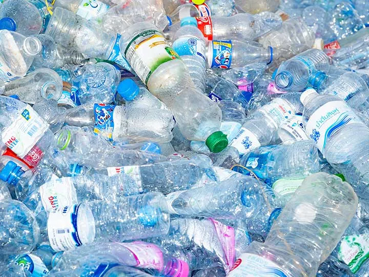 زجاجة بلاستيكية النفايات