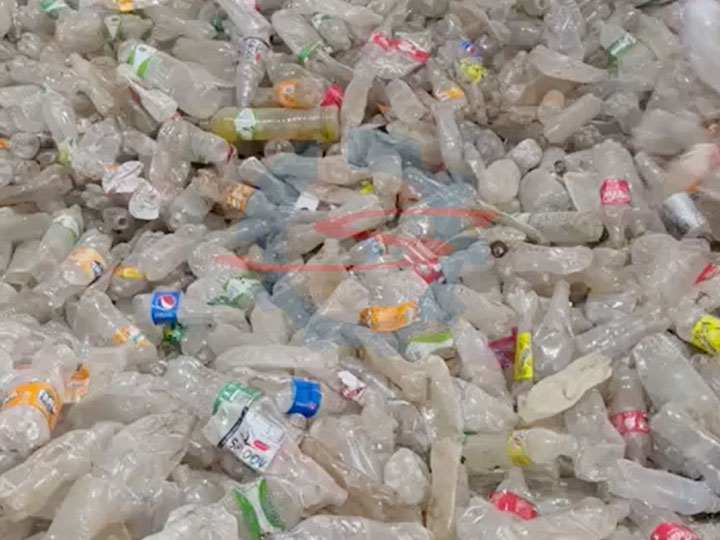 déchets de bouteilles en plastique